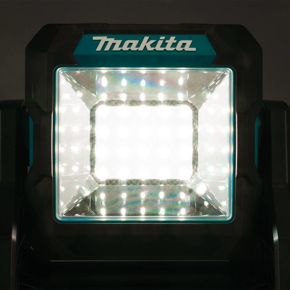 Makita 40V max XGT L.E.D. Work Light Cordless Bare Tool