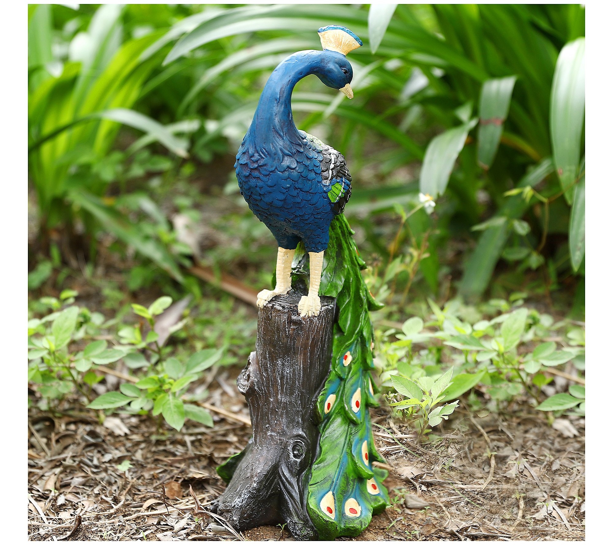 Techko Peaceful Peacock Statue with Solar Spotl ight