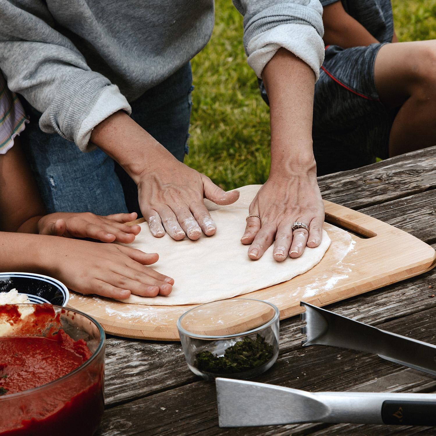 HALO 6-Piece Cook and Serve Pizza Kit