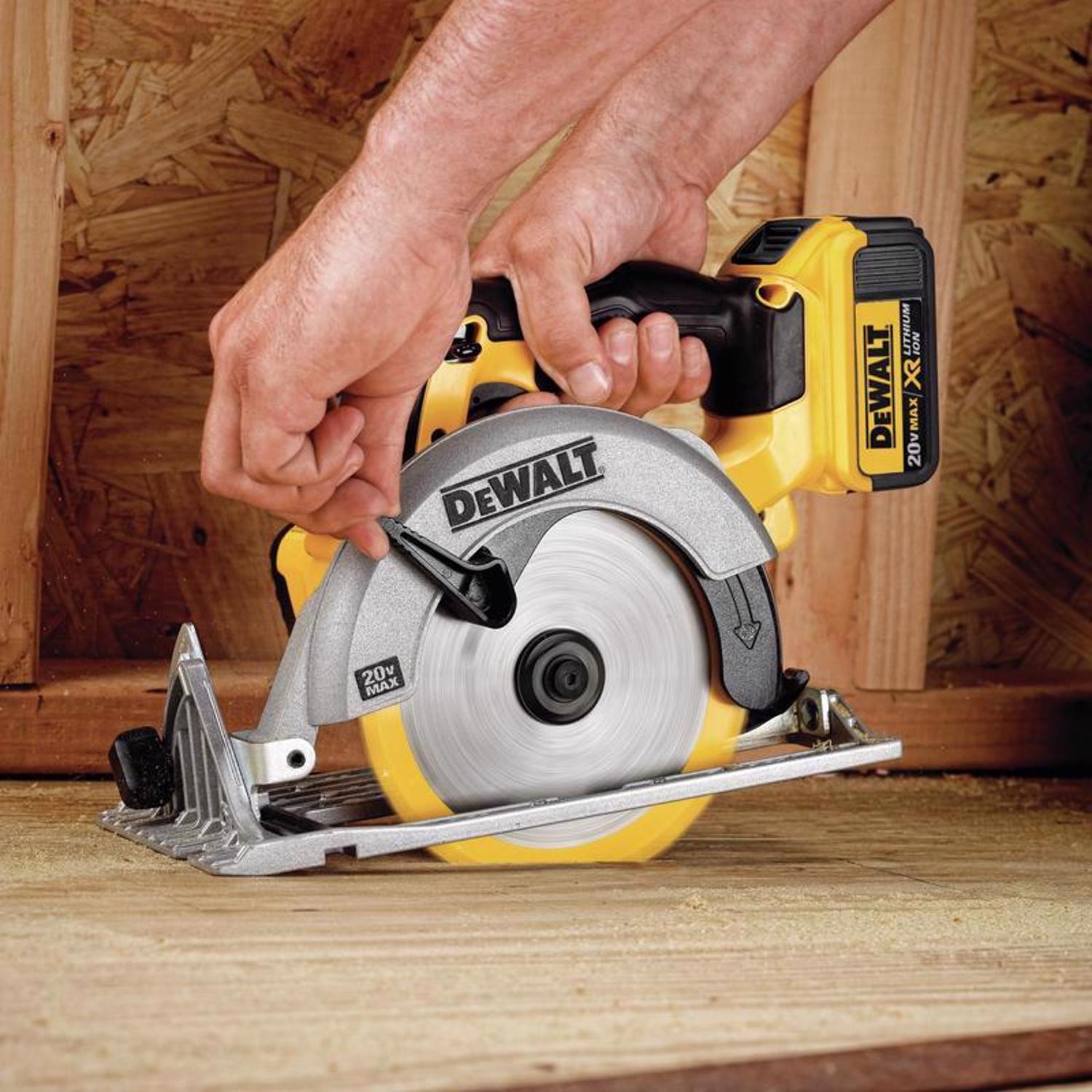 DW 20V MAX 6-1/2 in. Cordless Brushed Circular Saw Kit (Battery \u0026 Charger)