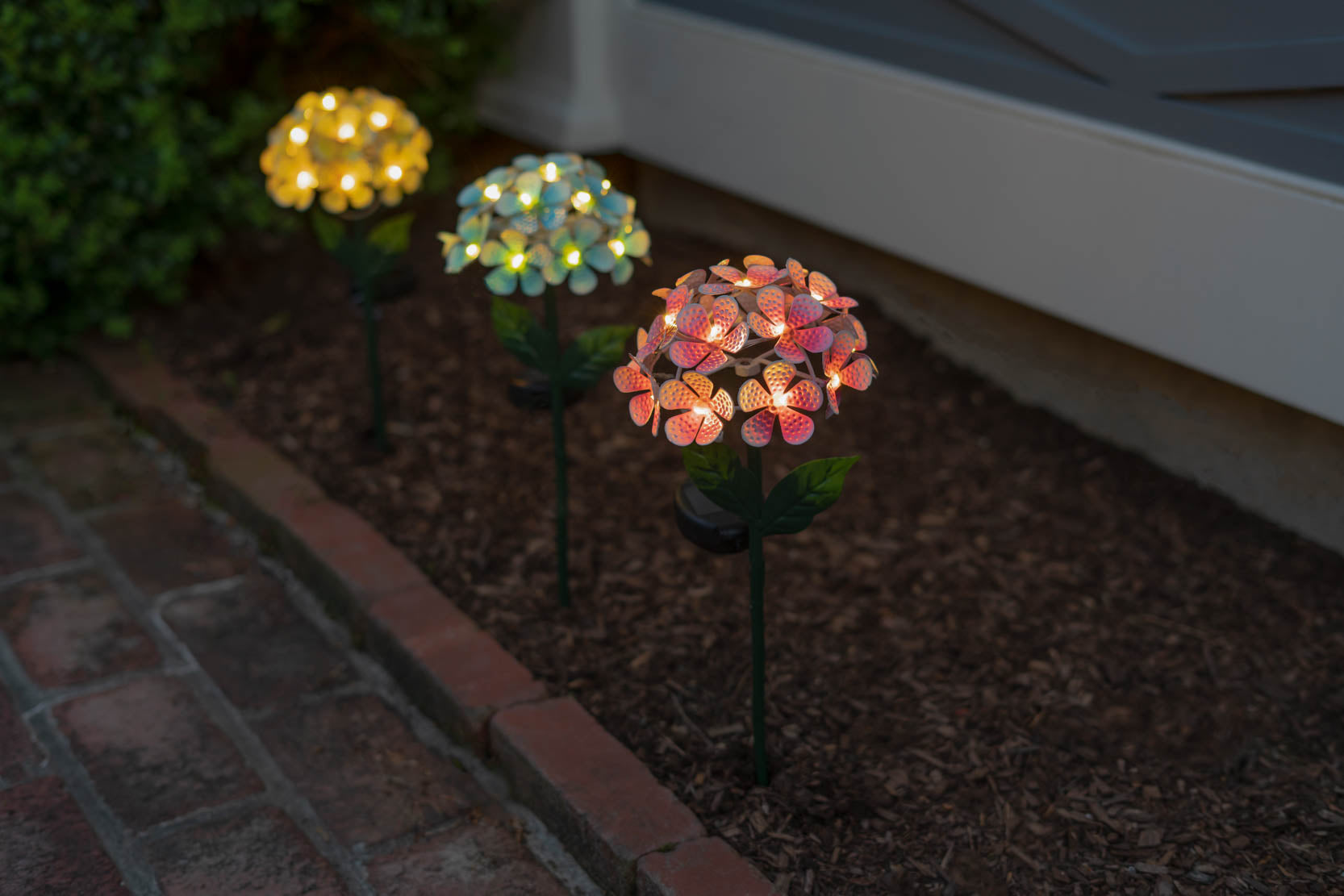 Solar Led Hydrangea Stake Lights Color: Pink