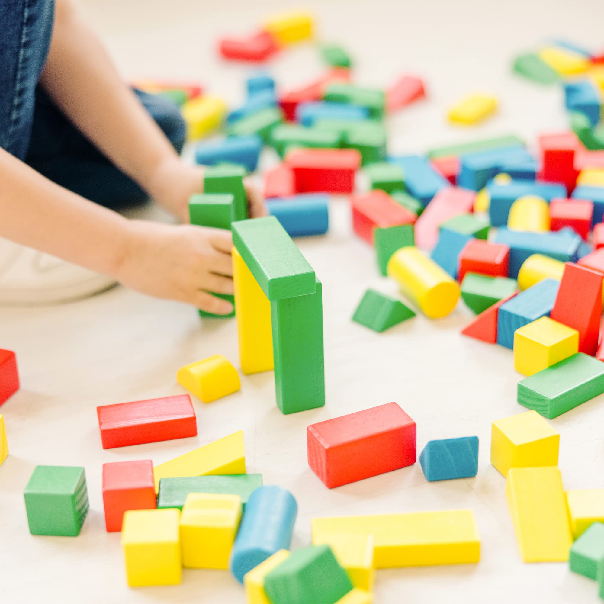 Melissa and Doug Wooden Building Blocks Set - 100 Blocks in 4 Colors and 9 Shapes - Classic Kids Toys， Colored Wood Blocks For Toddlers Ages 2+