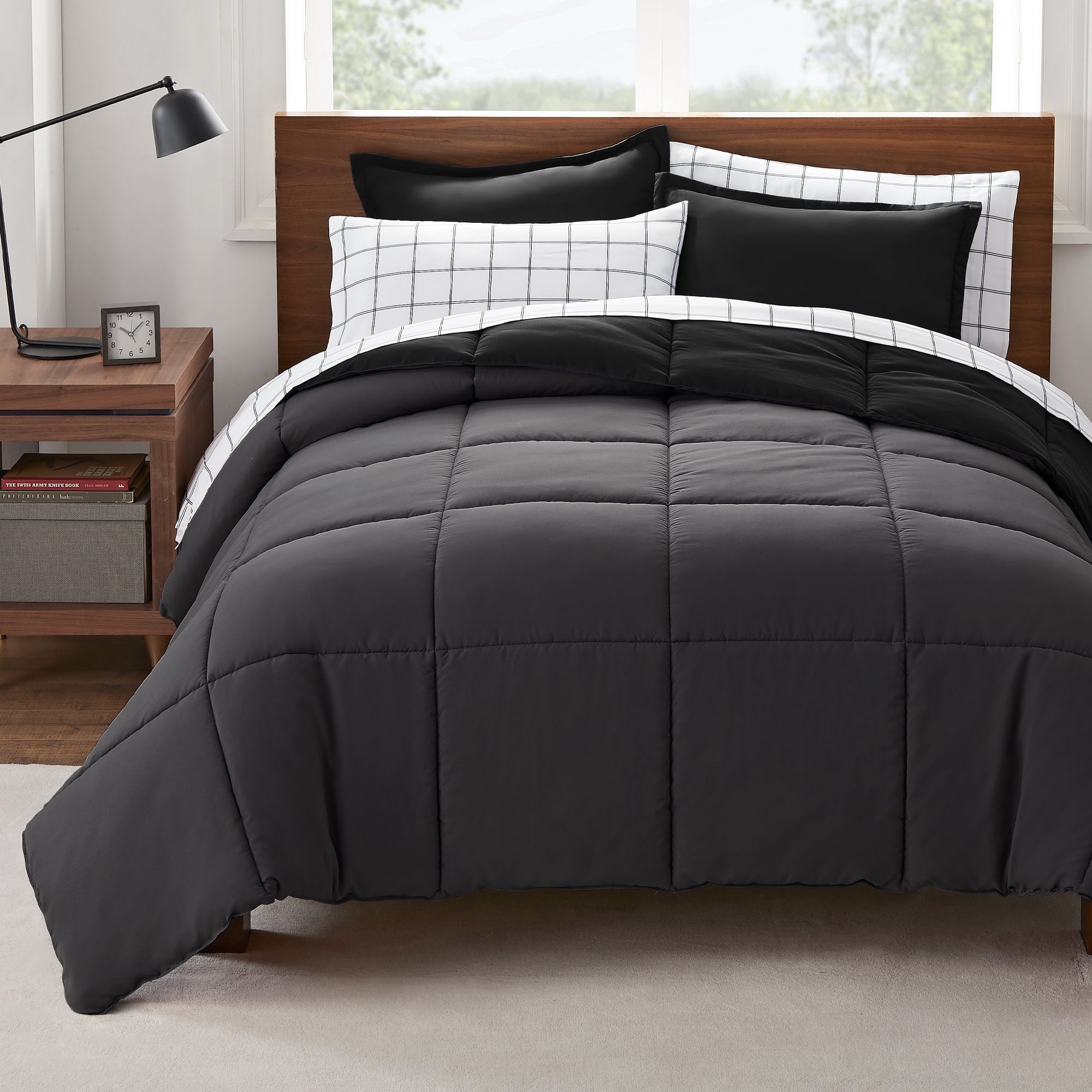 Serta Simply Clean Antimicrobial 7-Piece Bed in a Bag Black Solid Print， Queen