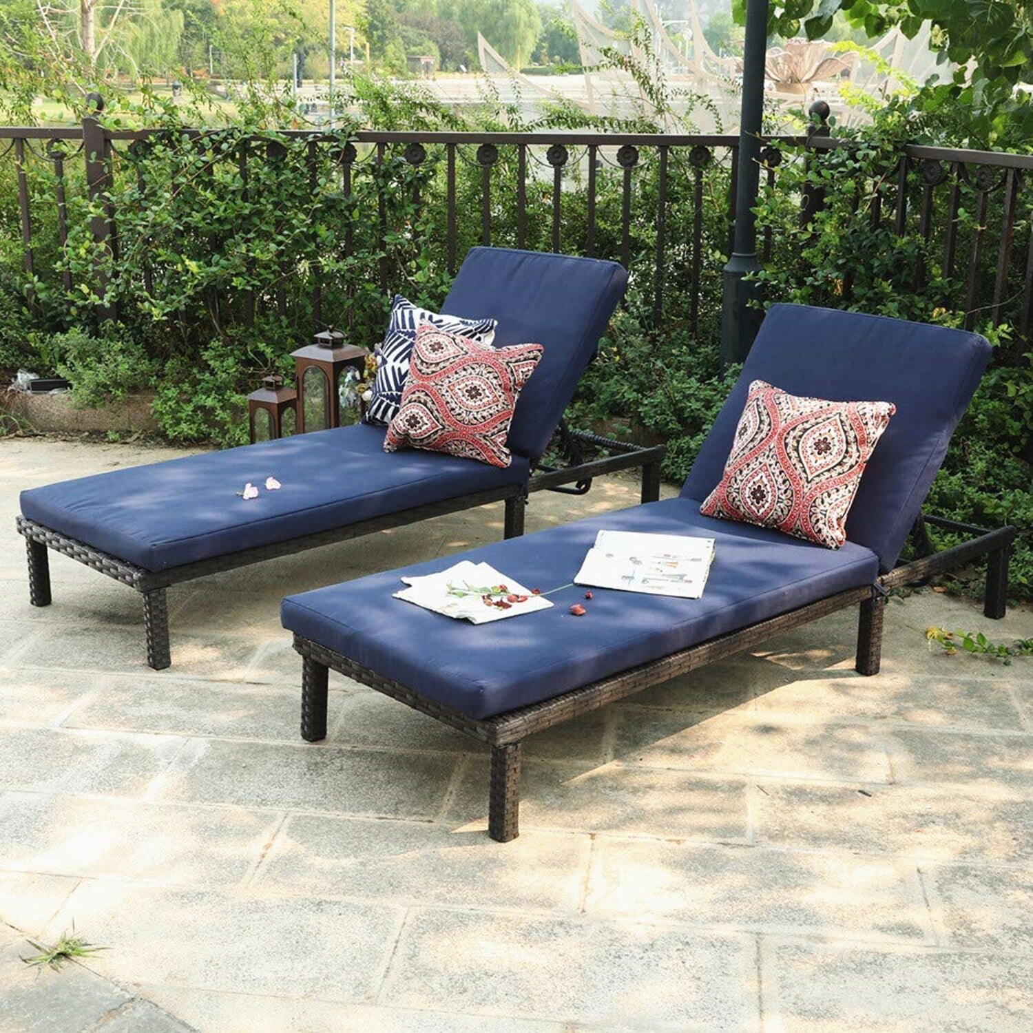 2PCS Outdoor Patio Wicker Rattan Chaise Lounge Chairs with CushionandAdjustable Backrest， Navy Blue