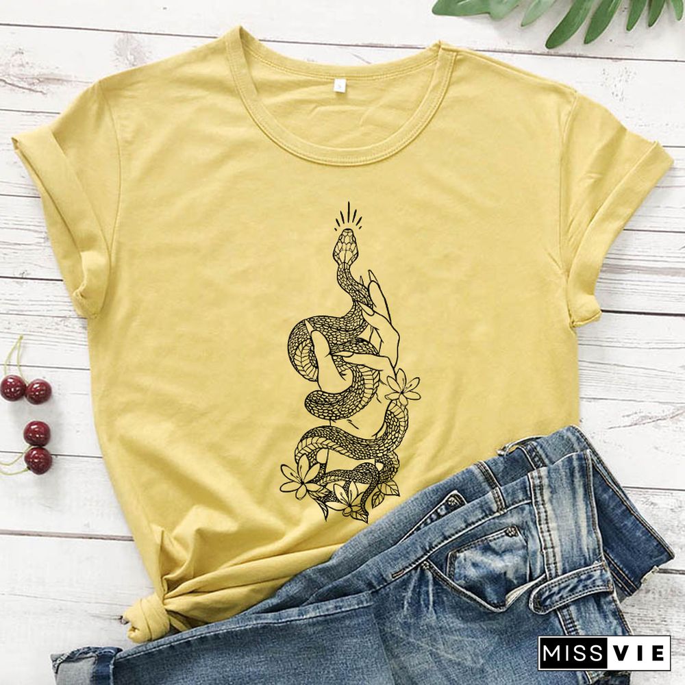 Gothic Hand With Snake T-shirt Mystical Witchy Woman Tshirt Aesthetic Spiritual Boho Witch Tee Shirt Top