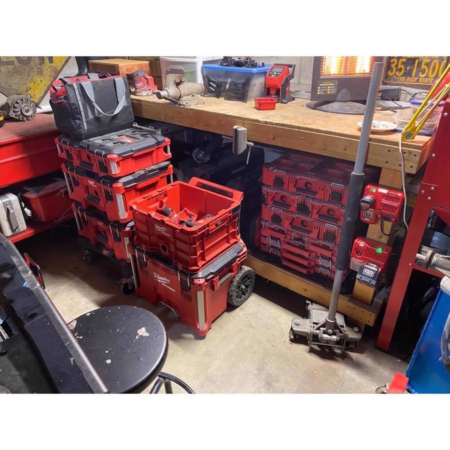 Milwaukee Packout 18.6 in. Rolling Tool Box Black/Red