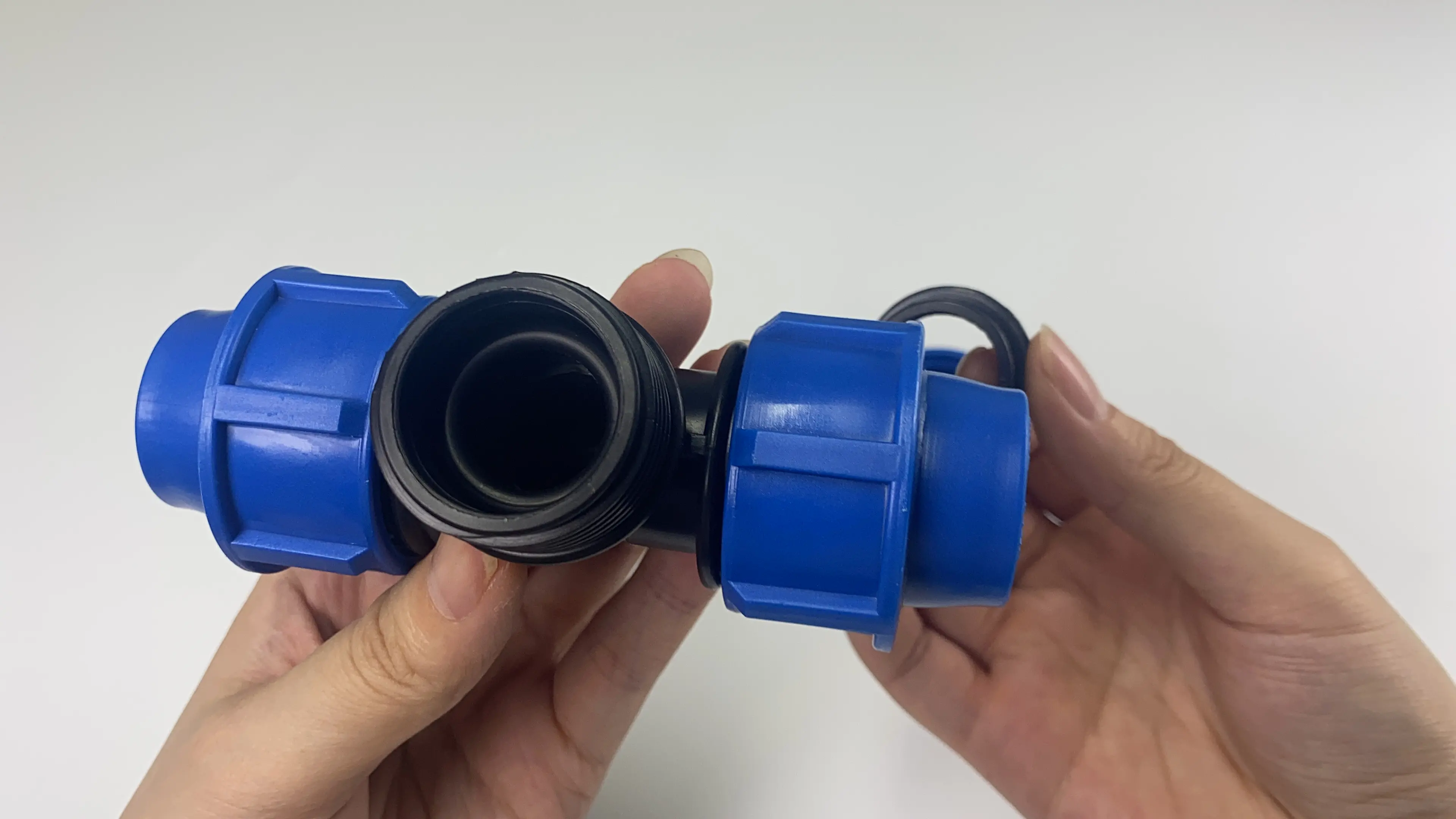 REDUCING TEE Hot Sale PP Compression Fitting FEMALE ADAPTOR Round Type for PE Pipes Water Supply and Irrigation