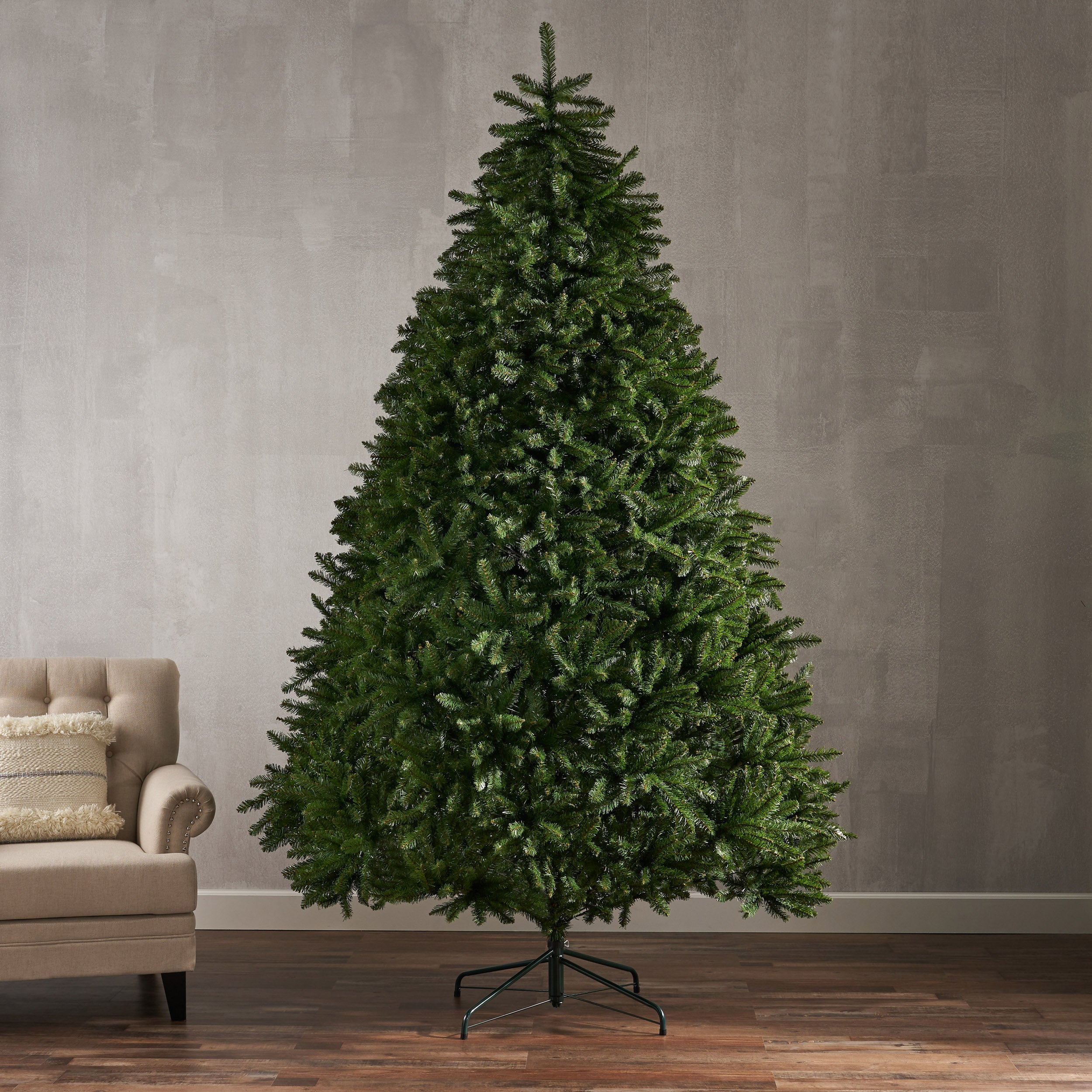 9-foot Norway Spruce Hinged Artificial Christmas Tree