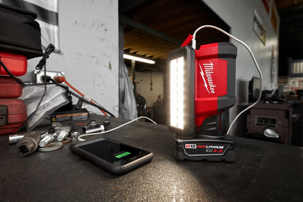 Milwaukee M12 ROVER Service and Repair Flood Light with USB Charging 2367-20 from Milwaukee