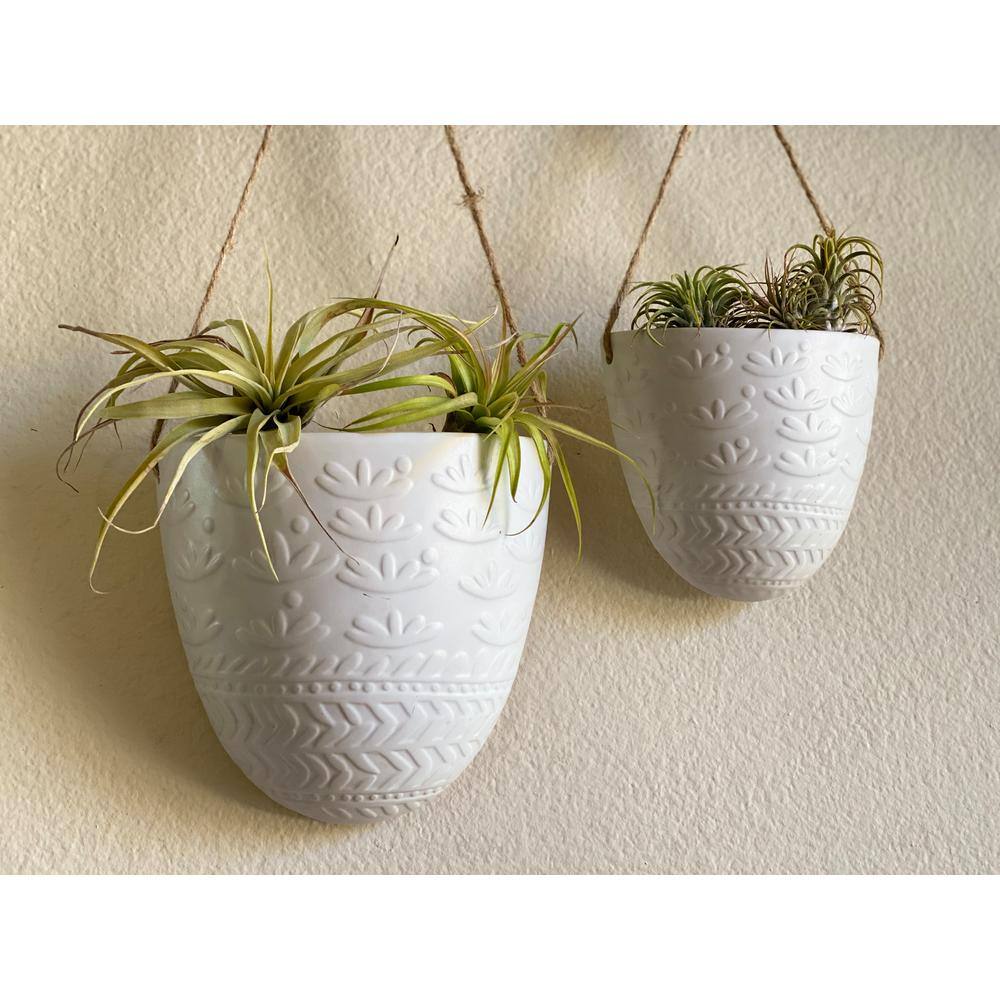 Flora Bunda 7.75 in. and 5.75 in. Matte White Wreath Ceramic Haning Wall Pocket Planter(Set of 2) CT1464E2-MTWH