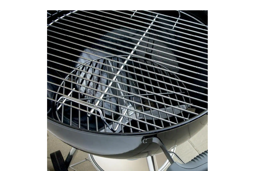 Weber 741001 22 in. Original Kettle Charcoal Grill in Black