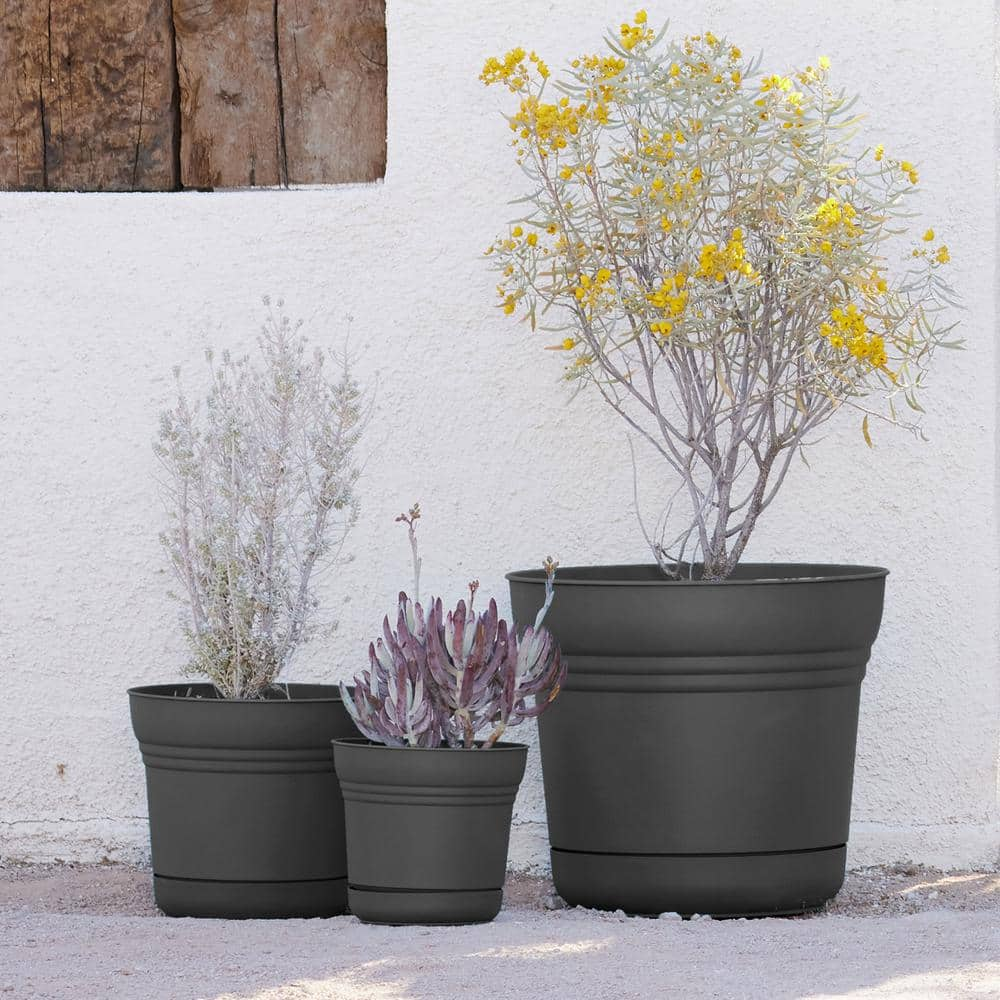 Bloem Saturn 14 in. Charcoal Plastic Planter with Saucer SP14908