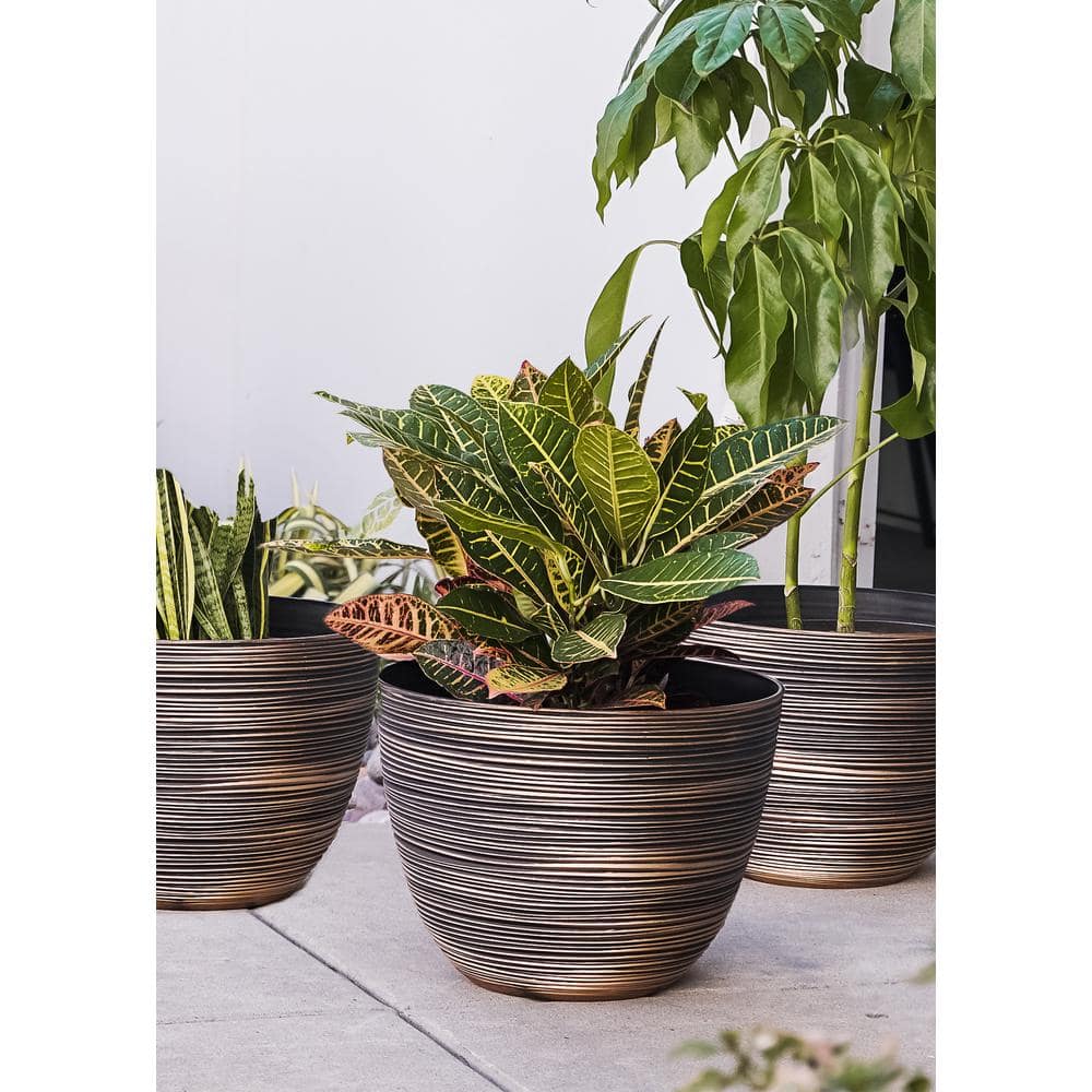 XBRAND 12 in. Tall Bronze Modern Nested Round Textured Indoor/Outdoor Plastic Pot Planter (Set of 3) PL3417BNE