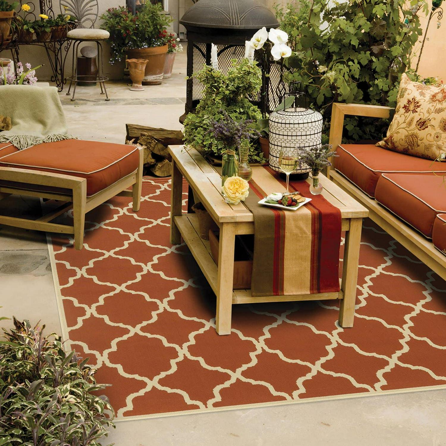 Avalon Home Roanoke Scalloped Lattice Indoor/Outdoor Area Rug