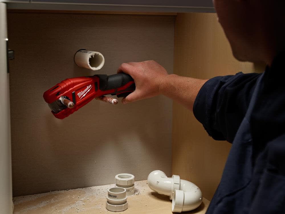 Milwaukee M12 Cordless Lithium-Ion Tubing Cutter Kit 2471-21 from Milwaukee