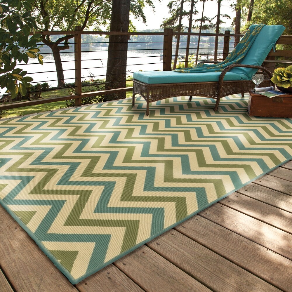 Style Haven Rio Mar Chevron Stripe Indoor/ Outdoor Area Rug