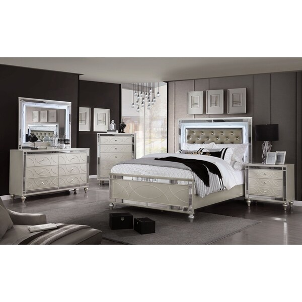 Furniture of America Briscoe Silver 2-piece Bed and Dresser Set - - 30374659