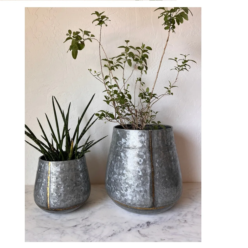 Premium Quality Handcrafted zinc Antique Galvanized Metal Planter In Two Sizes For Outdoor And Indoor Garden