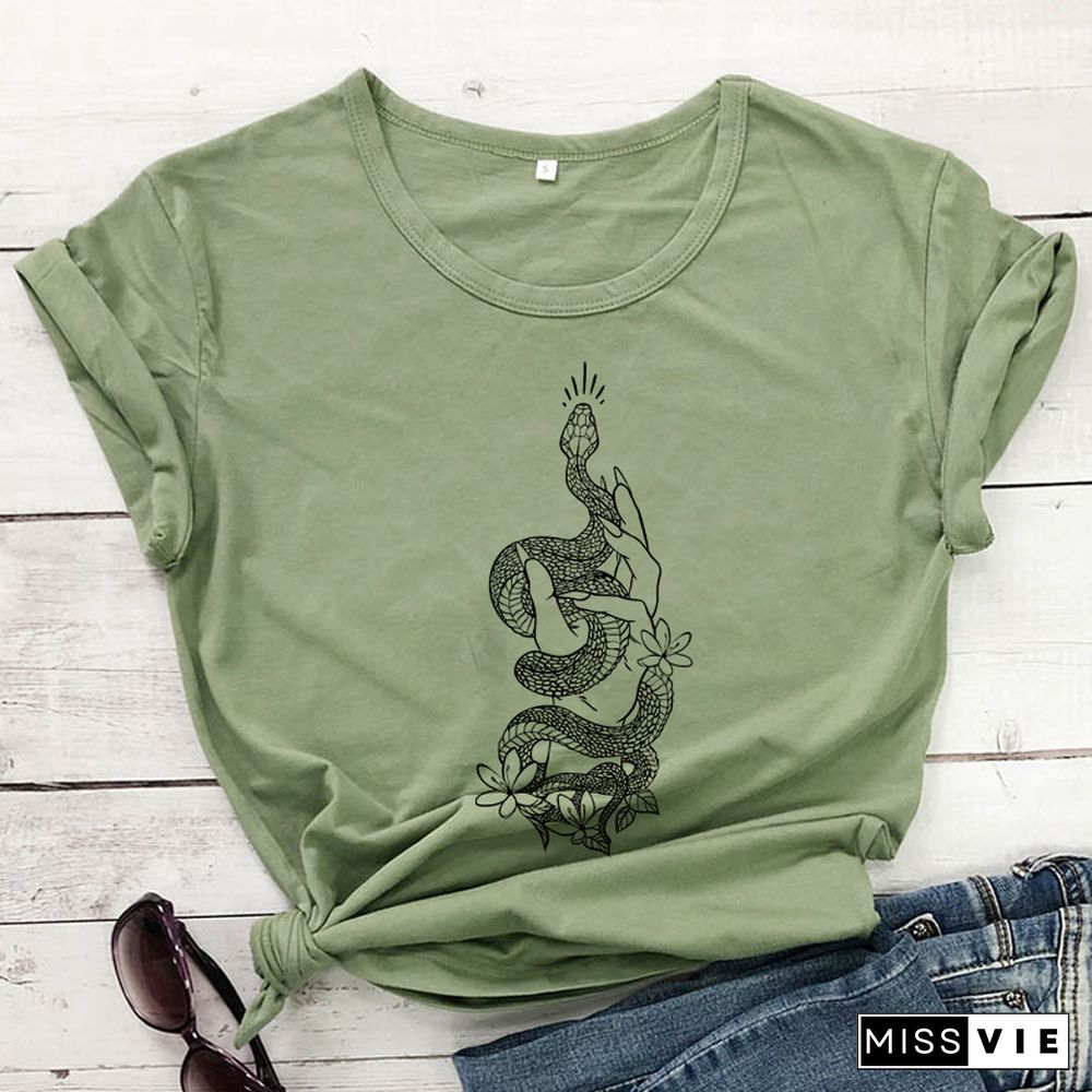 Gothic Hand With Snake T-shirt Mystical Witchy Woman Tshirt Aesthetic Spiritual Boho Witch Tee Shirt Top