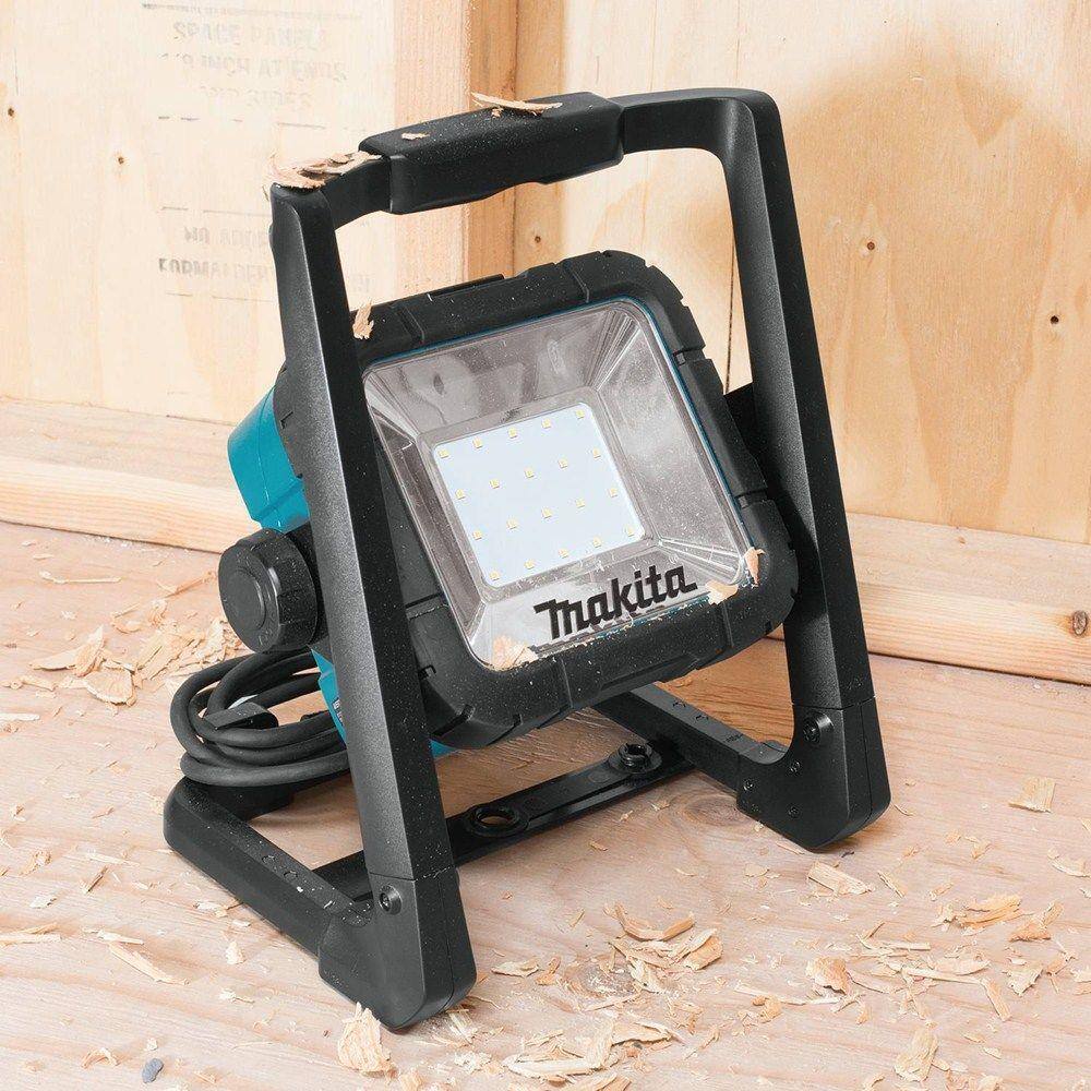 Makita 18V LXT Lithium-Ion CordlessCorded LED Flood Light DML805