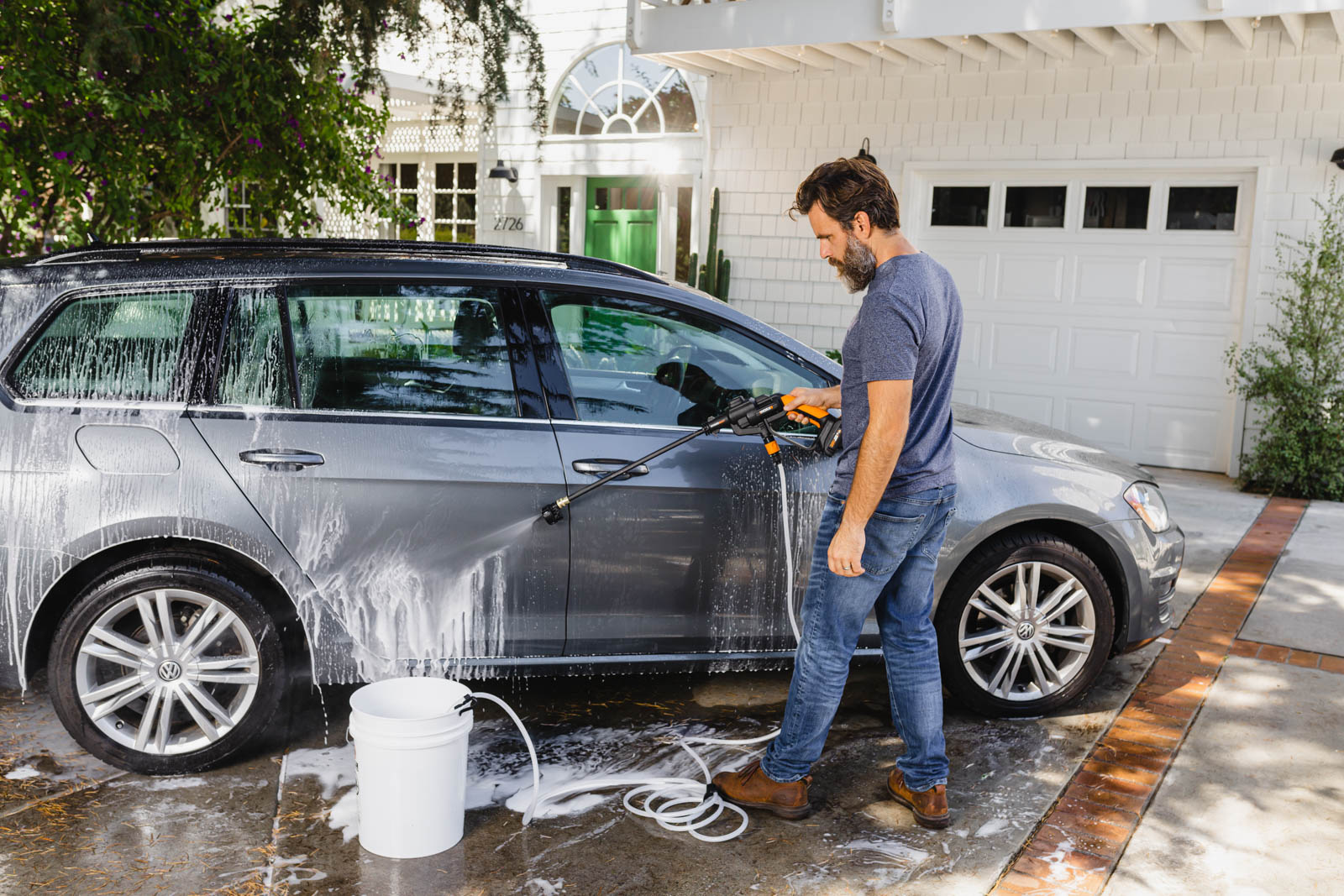 Worx WG620.1 POWER SHARE 20-Volt 320 PSI 0.53 GPM Hydroshot Cordless Portable Pressure Washer， Battery and Charger Included