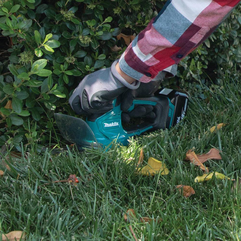 Makita 18V LXT Lithium-Ion Cordless 4-516 in. Grass Shear Tool Only XMU05Z