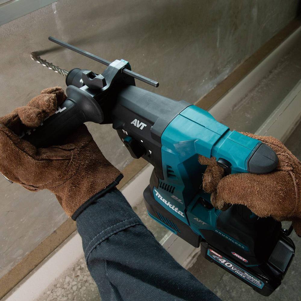 Makita 40V Max XGT Brushless Cordless 1-18 in. Rotary Hammer Kit with Interchangeable Chuck AWS Capable (4.0Ah) GRH02M1