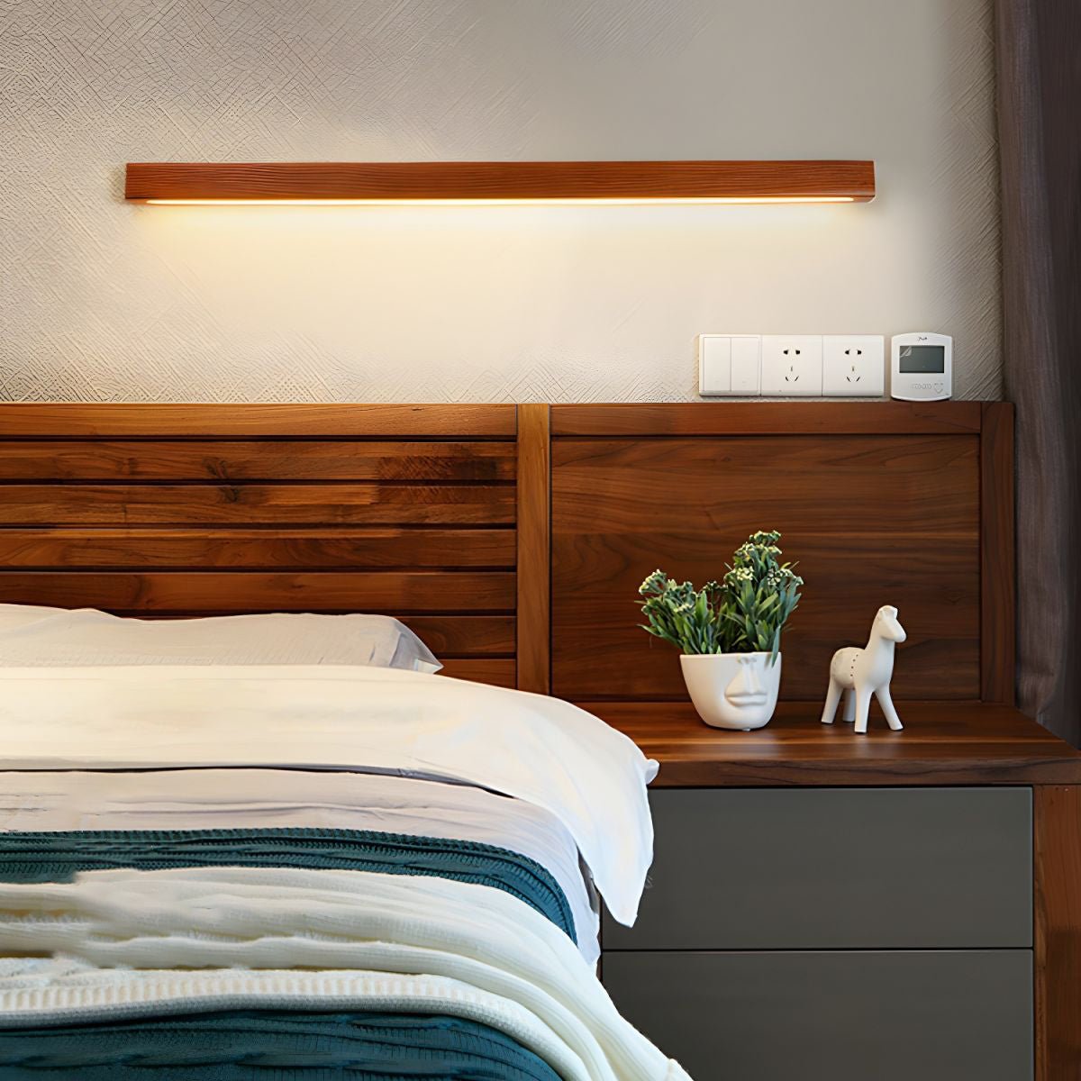 Arlo Linear Wood Wall Light