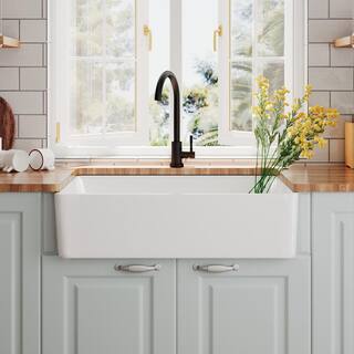 DEERVALLEY DeerValley Feast White Ceramic 33 in. L Rectangular Single Bowl Farmhouse Apron Kitchen Sink with Grid and Strainer DV-1K119