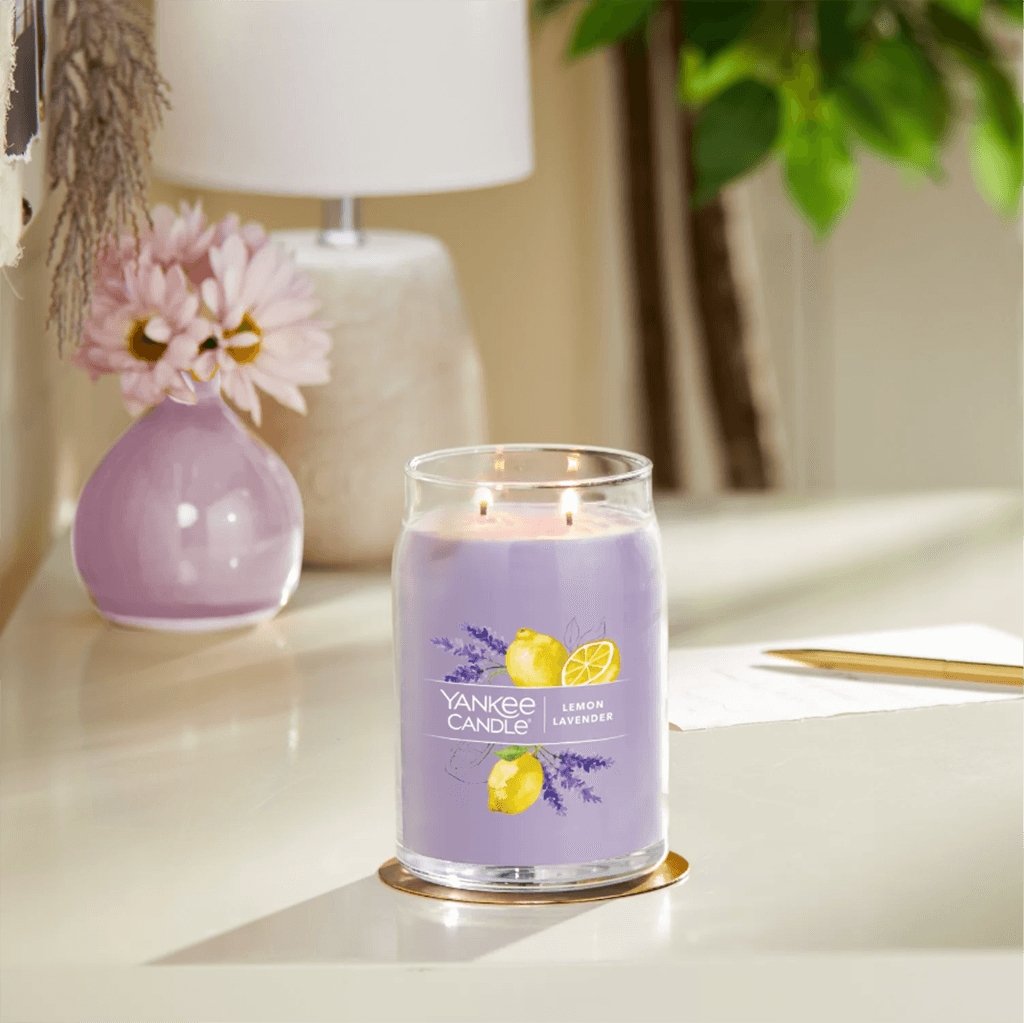 Yankee Candle  Signature Large Jar Candle in Lemon Lavender