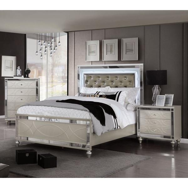 Furniture of America Brian Traditional 3-piece Bedroom Set with LED - - 29726475