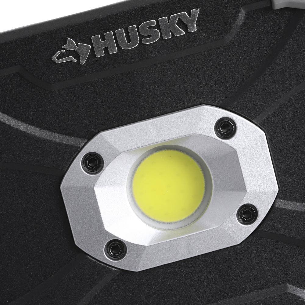 Husky 700 Lumens LED Utility Light 17FL1103