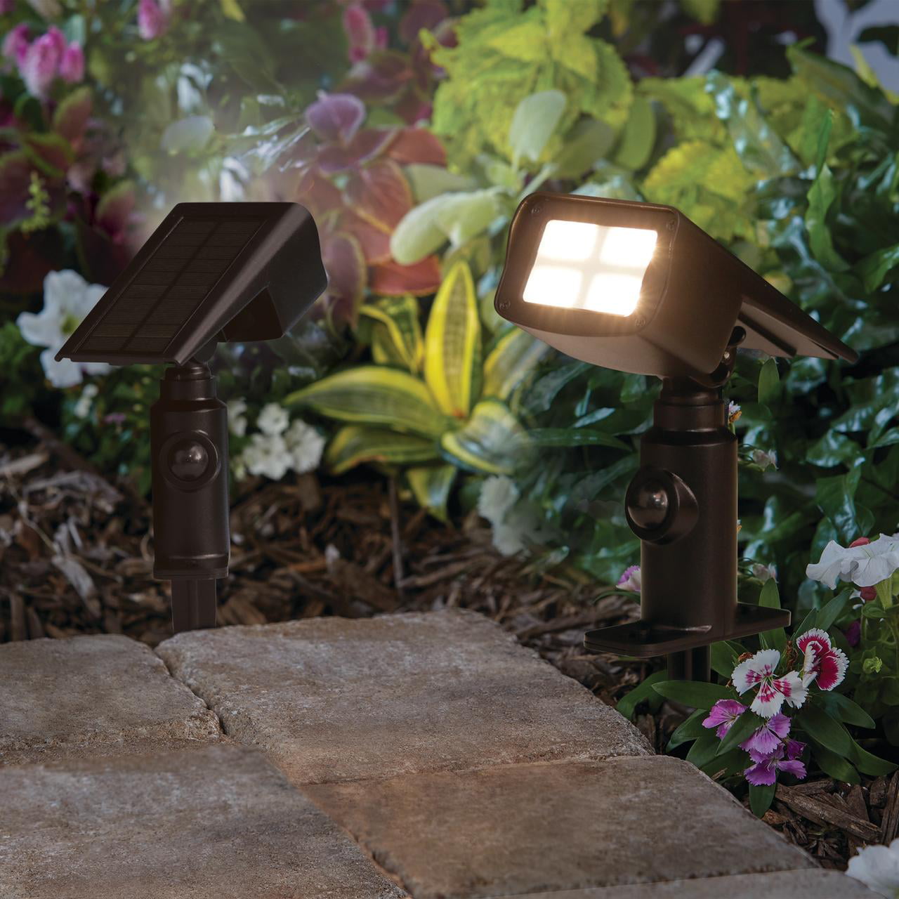 Better Homes and Gardens Solar Motion Sensor LED Spotlight 30-600 Lumens， Stake or Mount