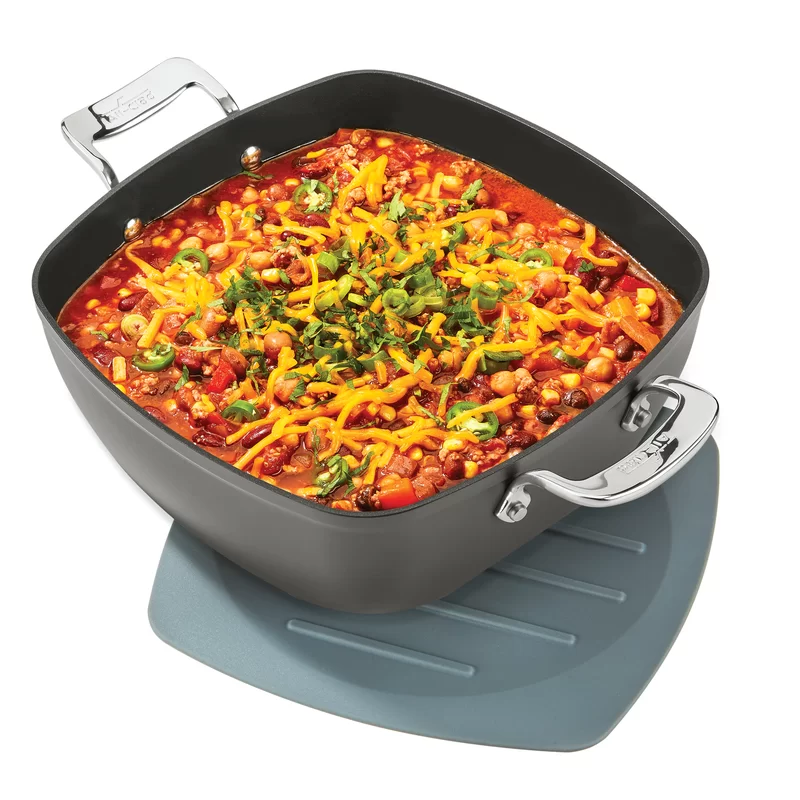 All-Clad H911S274 Essentials Nonstick Hard Anodized Simmer and Stew Square Pan with Trivet， 5 quart， Black