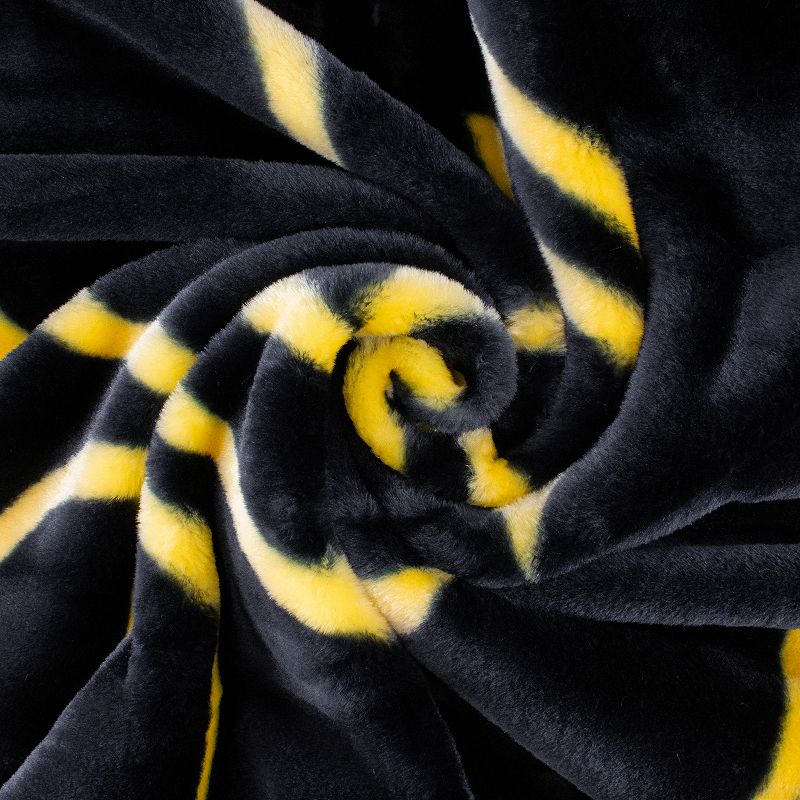 Iowa Hawkeyes Throw Blanket