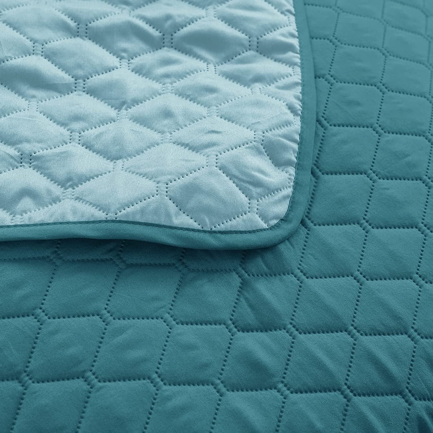 Exclusivo Mezcla Ultrasonic Reversible 3-Piece King Size Quilt Set with Pillow Shams， Lightweight Bedspread/Coverlet/Bed Cover - (Dusty Teal， 92