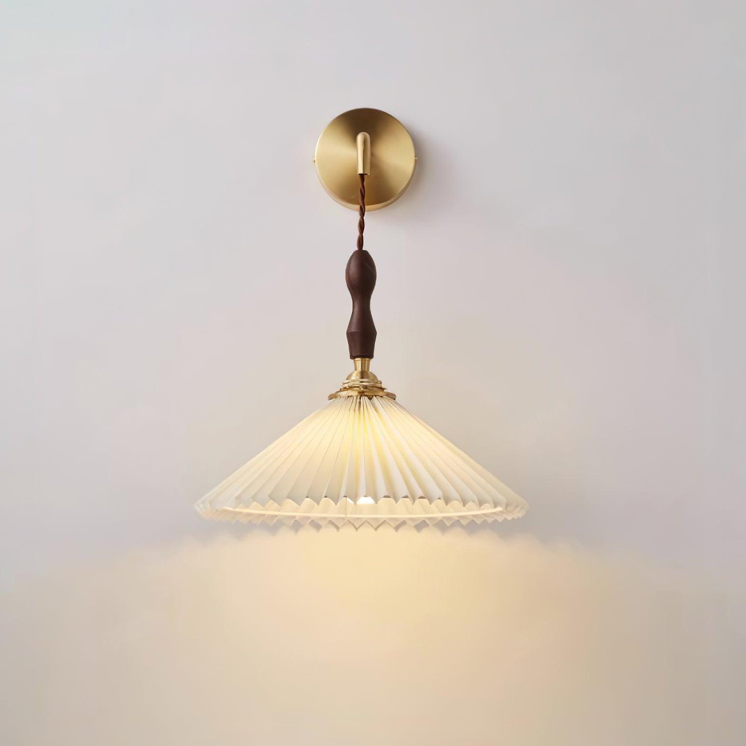 Pleated Wooden Wall Lamp