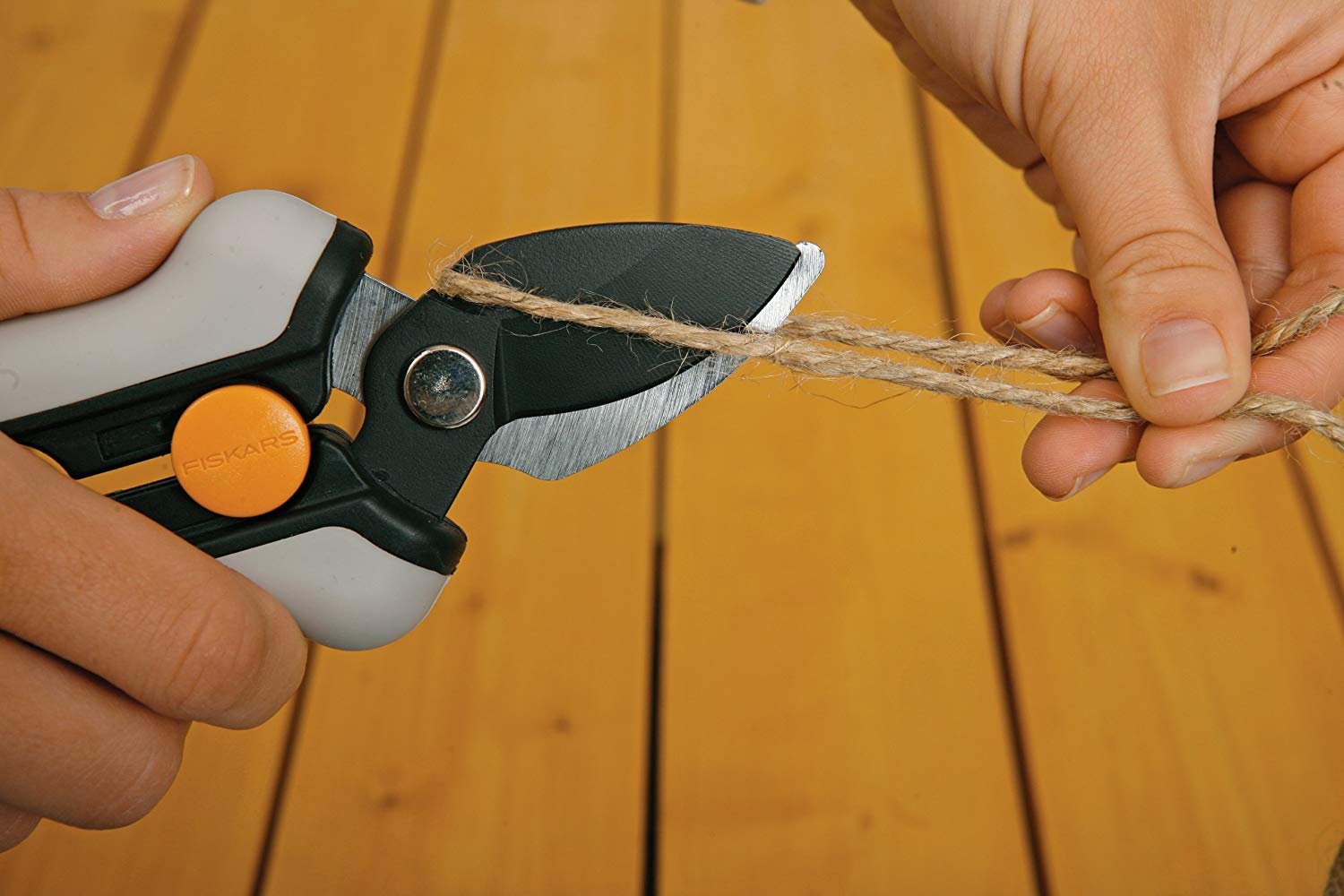 Fiskars 7926 Softgrip Floral Bypass Pruner