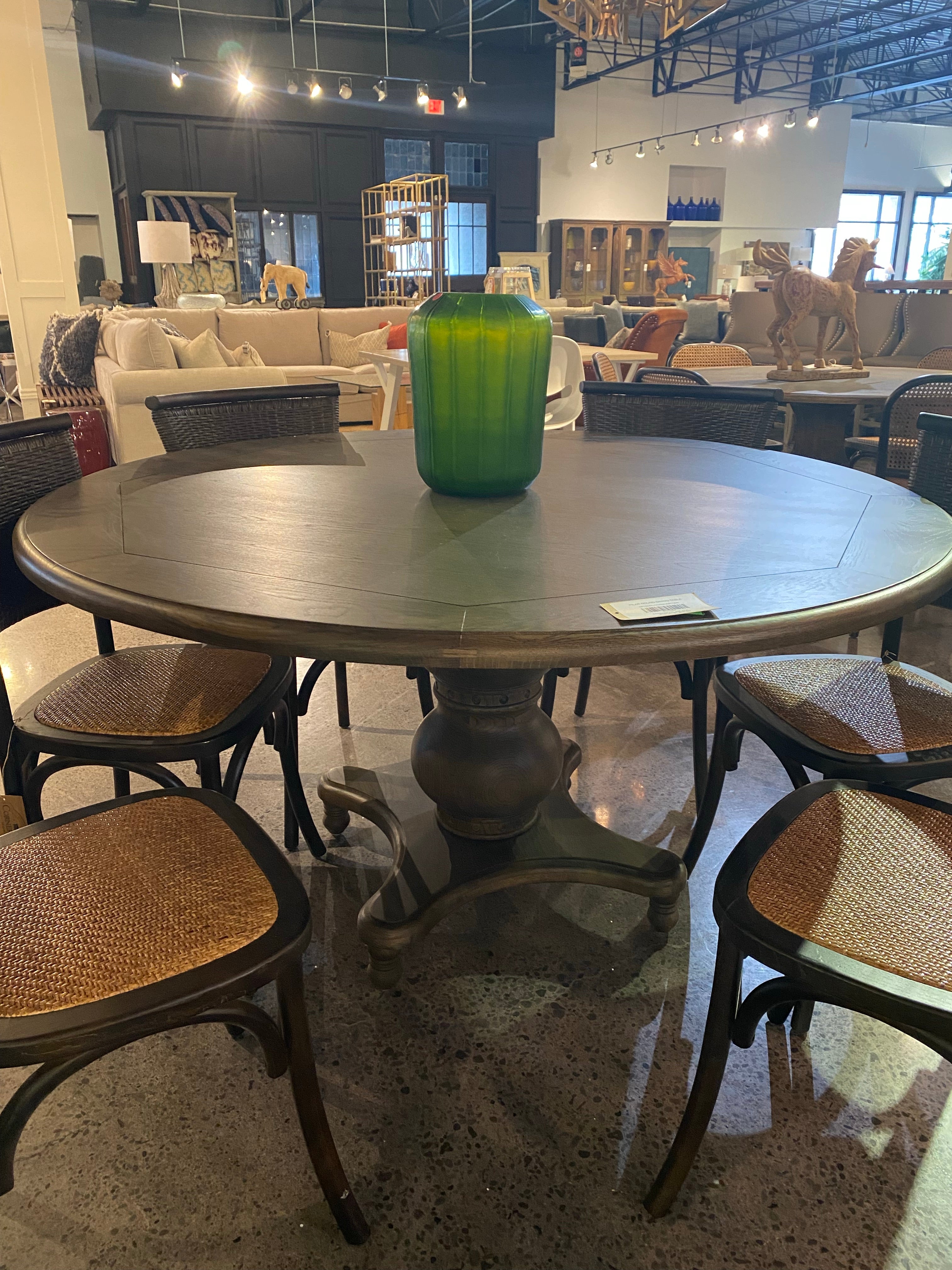 PILAR ROUND DINING TABLE