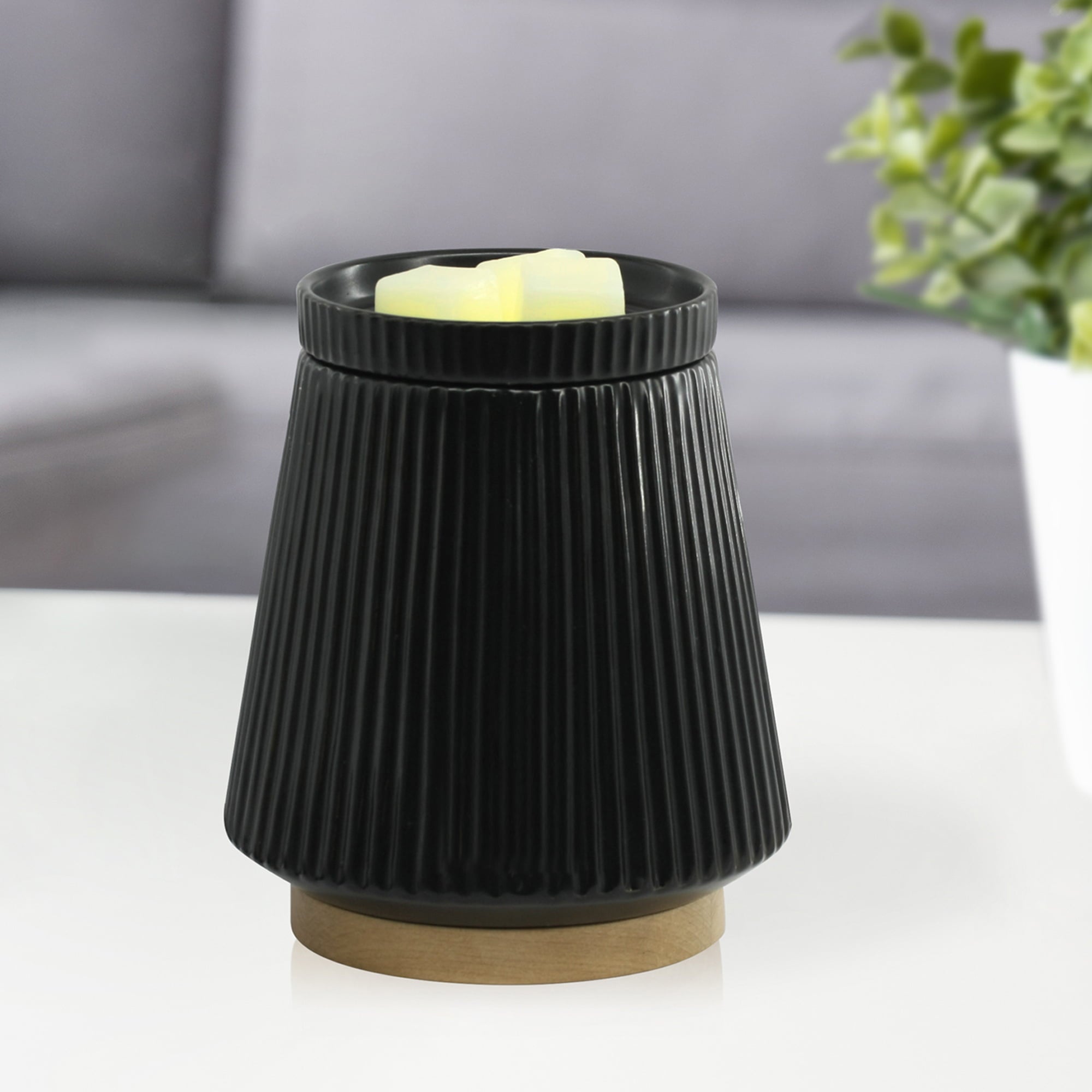 Better Homes and Gardens Electric Black Ribbed Ceramic Wax Warmer with Wood Base， Single Pack