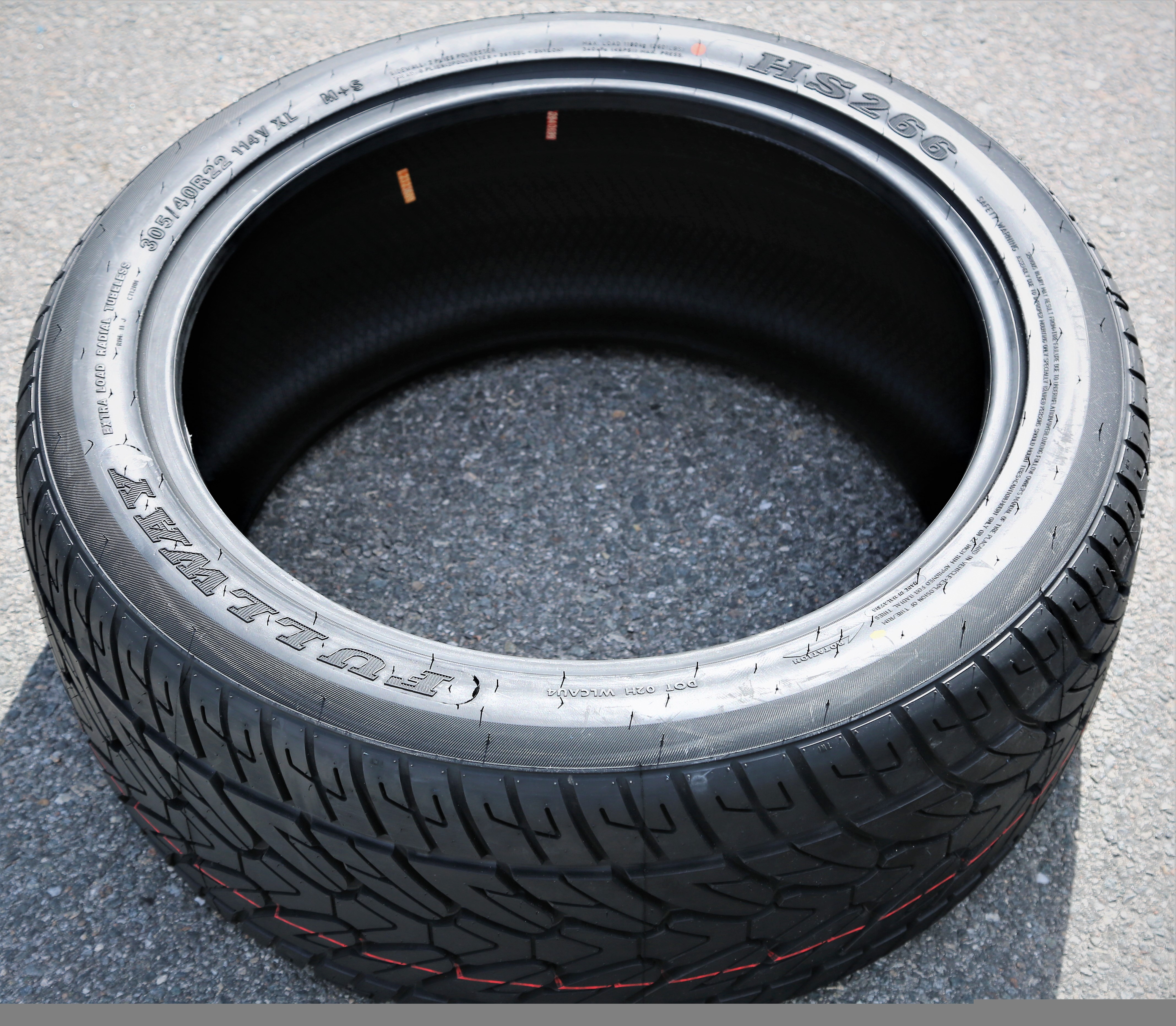 Fullway HS266 All Season 305/40R22 114V XL Passenger Tire