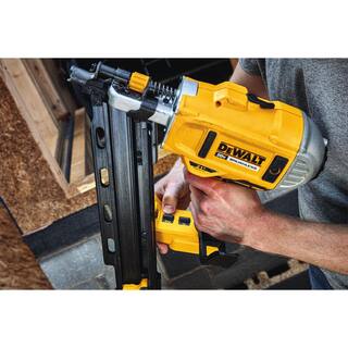 DW 20V MAX XR Lithium-Ion 21-Degree Cordless Framing Nailer with (2) 4.0Ah Battery Charger and Bag DCN21PLM1DCB204