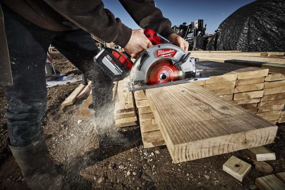 Milwaukee M18 FUEL 7-1/4 in. Circular Saw 2732-20 from Milwaukee