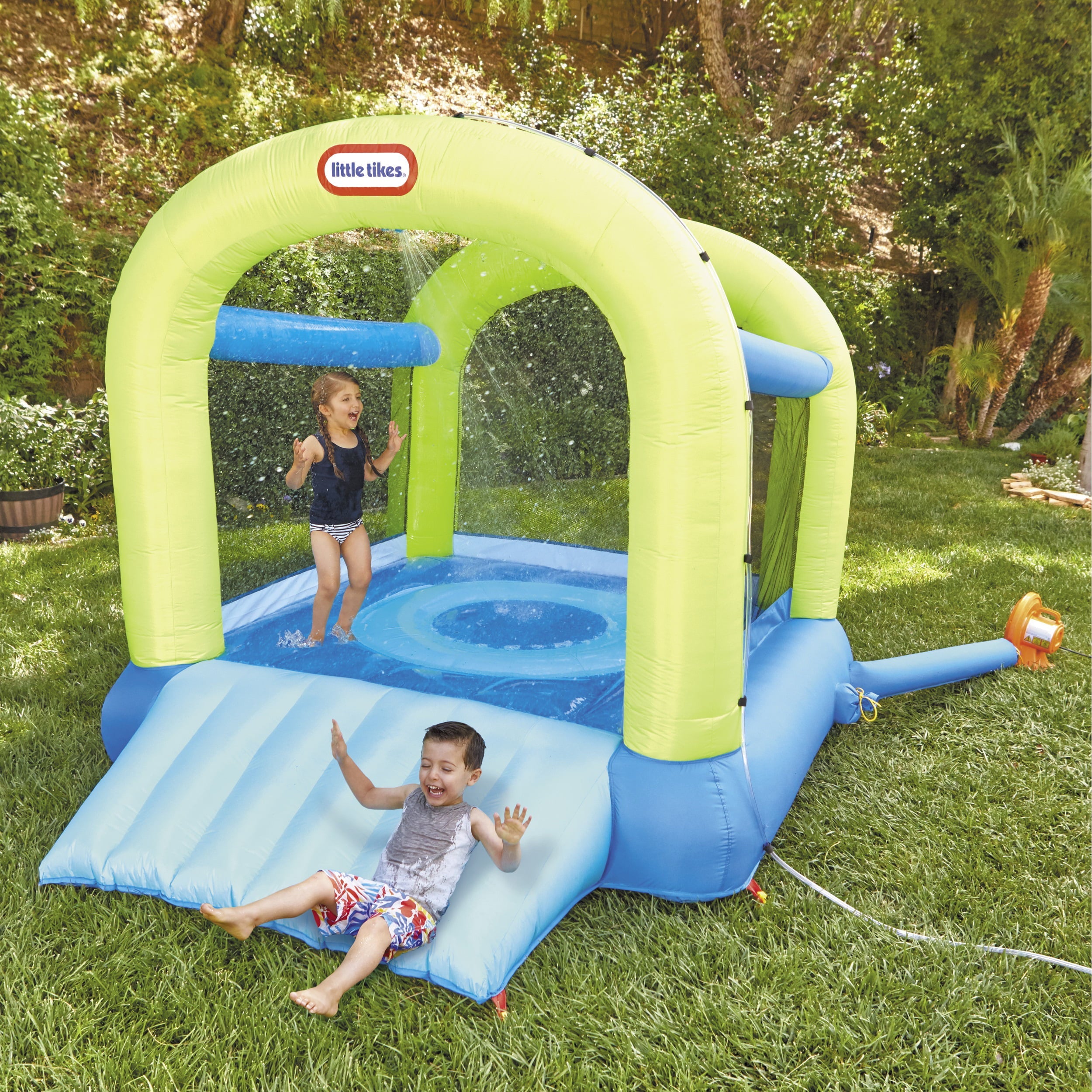 Little Tikes Splash n' Spray Outdoor Indoor 2-in-1 Inflatable Bounce House with Slide, Water Spray and Blower, Fits 2 Kids, Backyard Toy For Boys Girls Ages 3-8 Years