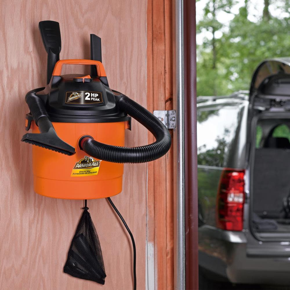 Portable Wall Mountable Wet/Dry Utility Vac ;