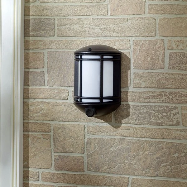 Cambridge Battery-Powered Motion Sensor Light