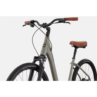 Cannondale Adventure 1 Hybrid Bike