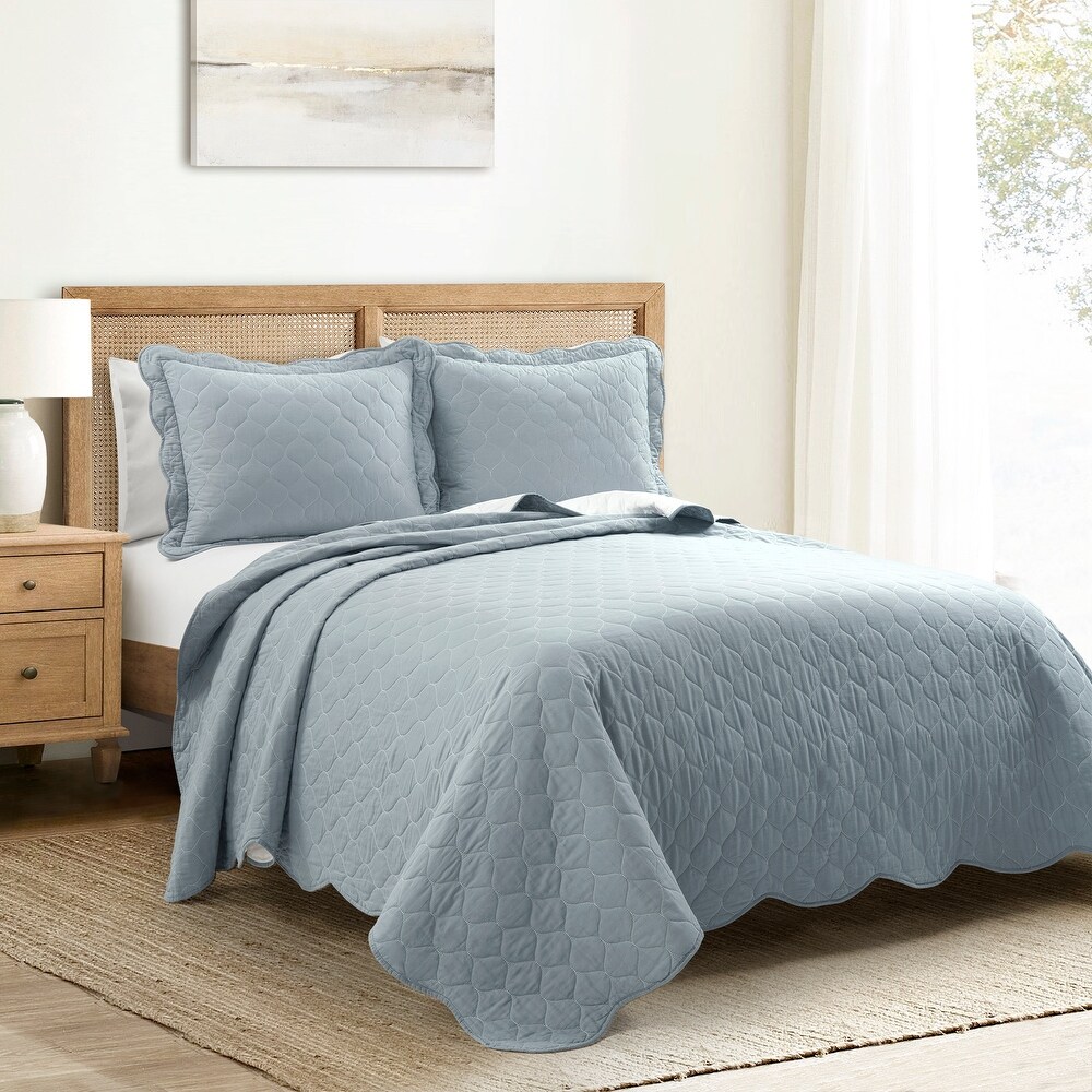 Lush Decor Coastal Chic Scallop Edge Reversible Quilt