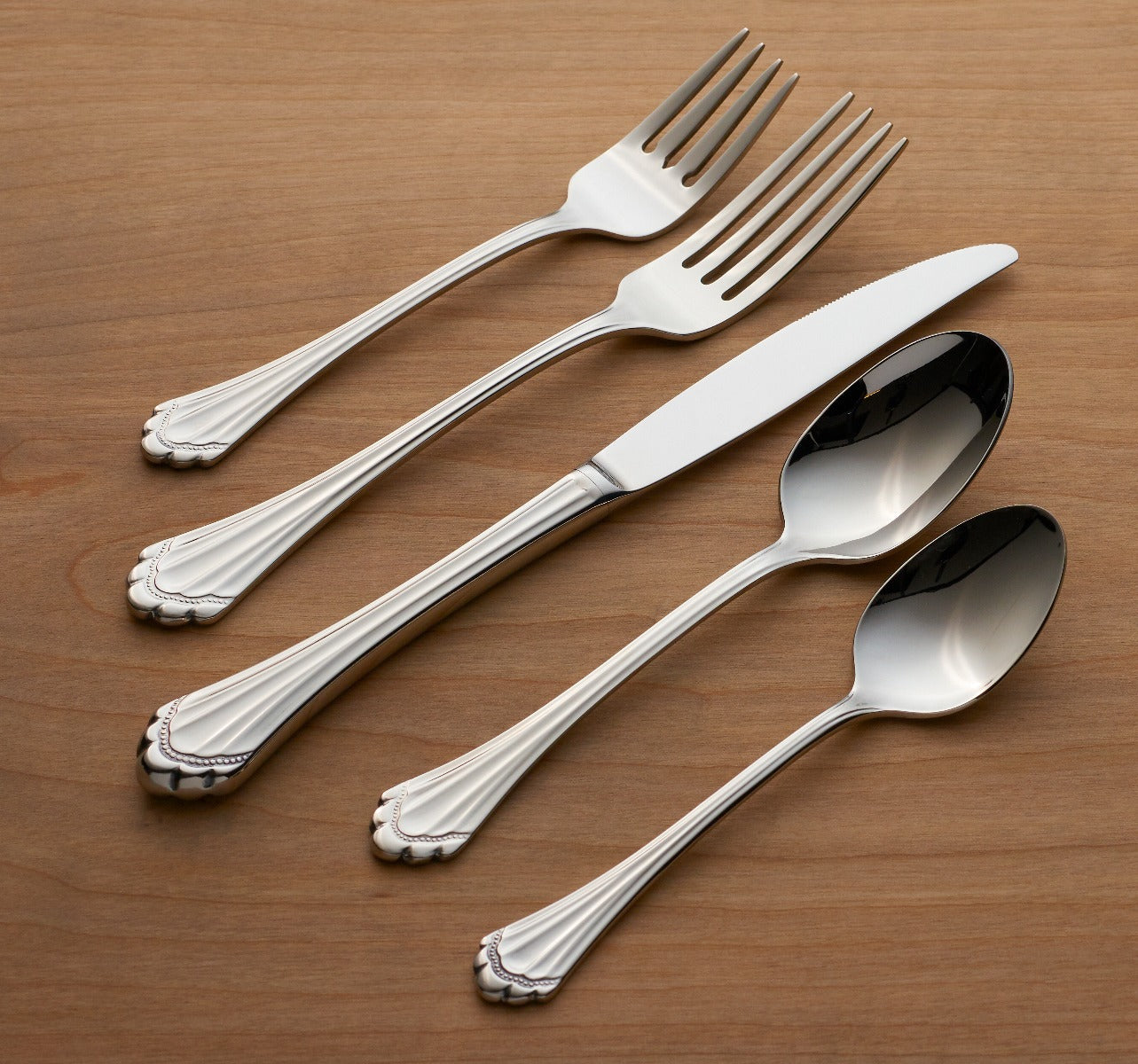 Marquette 5 Piece Fine Flatware Place Setting