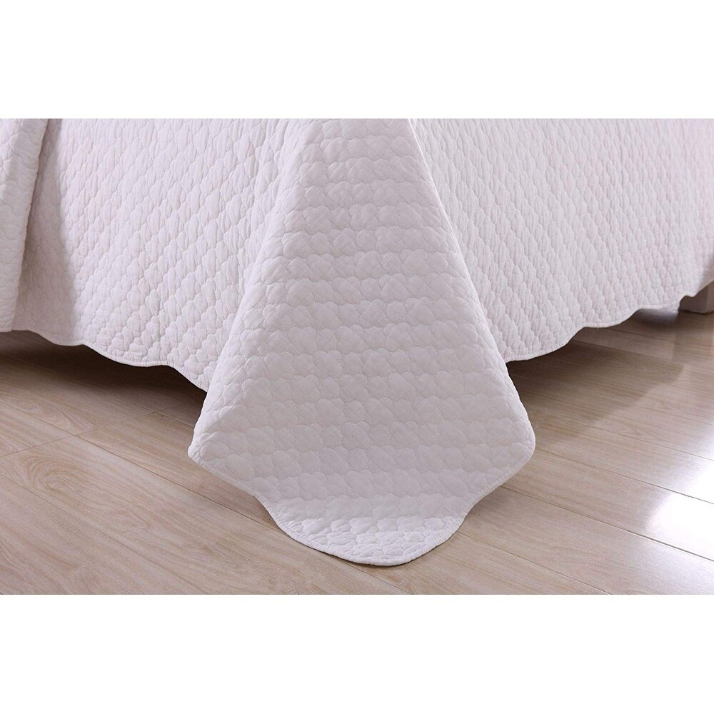 The Gray Barn Birch Bend 3 piece White Lightweight Cotton Quilt Set